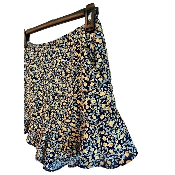 SHE+SKY, NWOT,WOMENS DRESSY SHORTS. NAVY BACKGROUND,YELLOW FLORAL PRINT. SIZE S - Picture 2 of 7